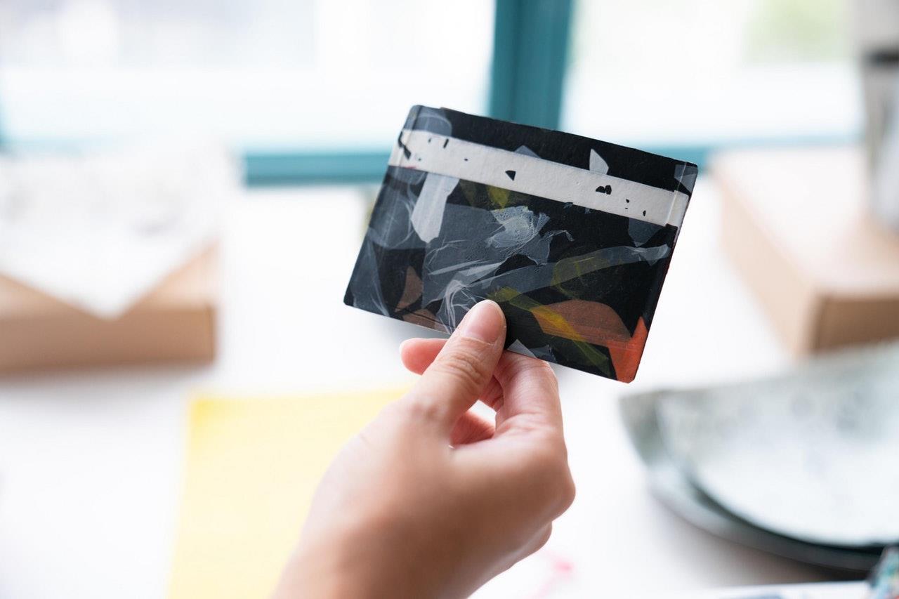 赋予塑胶袋新的生命。香港设计师 Jolene:“它们是值得被珍惜的资源,不是垃圾!” 内容图5 女神网-大潮社TV实时追踪属于女人新资讯的综合网站! 赋予塑胶袋新的生命。香港设计师 Jolene:“它们是值得被珍惜的资源,不是垃圾!” 专访故事 图5张