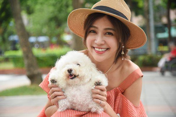 誓言作毛小孩的守护者!安苡爱:“领养那一刻开始,它们就是我一辈子的家人” 内容图2 女神网-大潮社TV实时追踪属于女人新资讯的综合网站! bac0855e-1527845235-f03c372890b32681d391d7675a9727d9-600x400