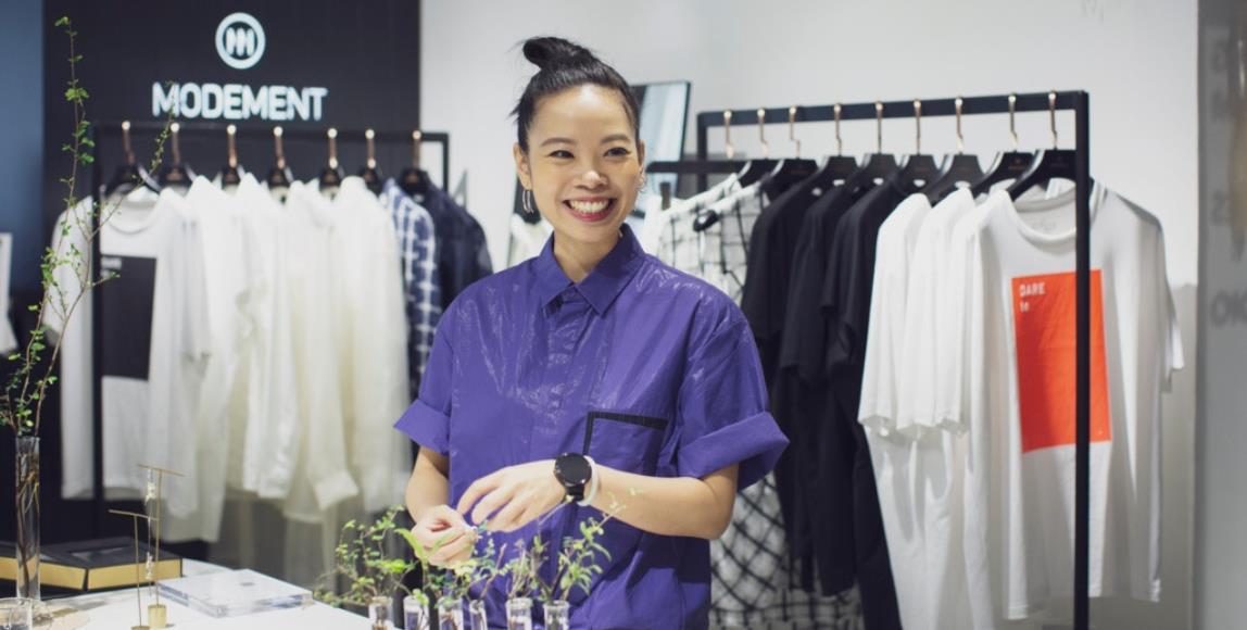 靠 4 万元创业基金逐梦!香港服装设计师 Aries 倔强做自我品牌,成为时尚潮牌代表 内容图1 女神网-大潮社TV实时追踪属于女人新资讯的综合网站! 靠 4 万元创业基金逐梦!香港服装设计师 Aries 倔强做自我品牌,成为时尚潮牌代表 专访故事 图1张