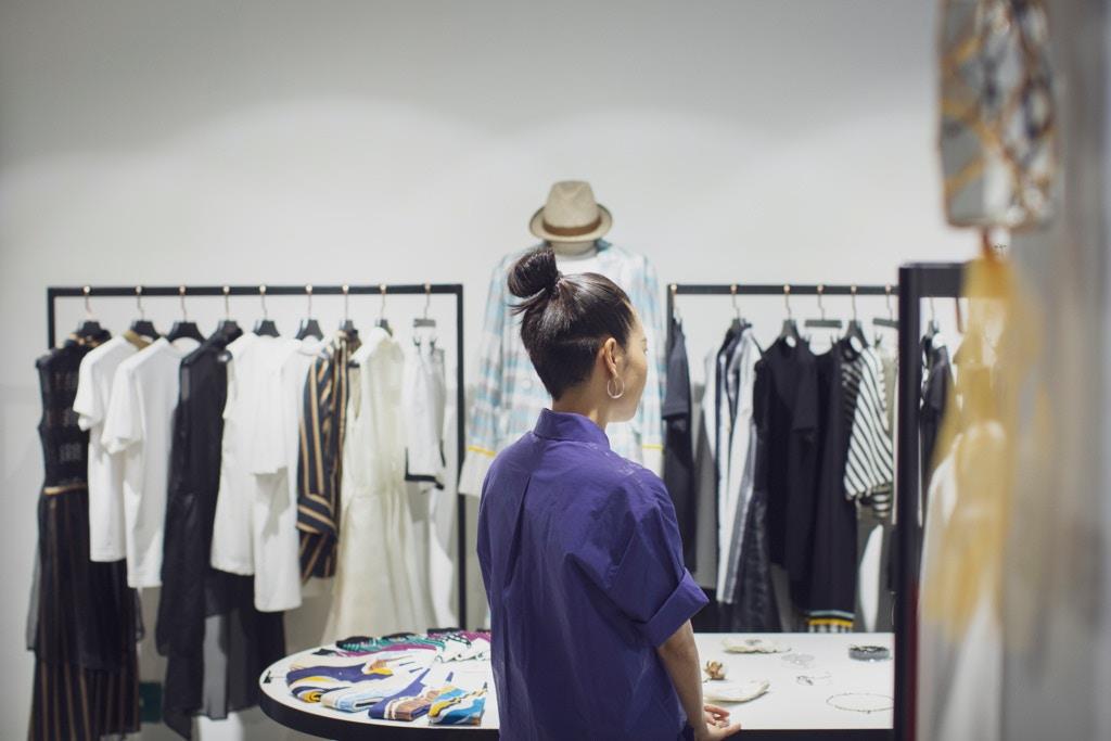 靠 4 万元创业基金逐梦!香港服装设计师 Aries 倔强做自我品牌,成为时尚潮牌代表 内容图5 女神网-大潮社TV实时追踪属于女人新资讯的综合网站! 05