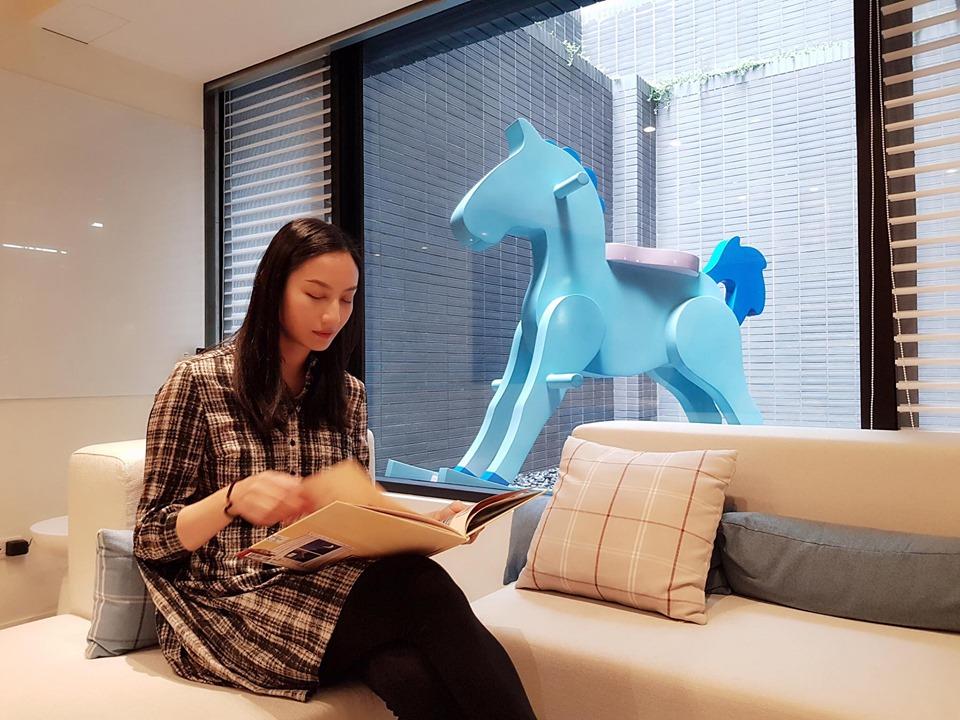 不画地自限、自我框架:凯渥名模邱馨慧跳脱同温层领域,自信展现每个不同面向的人生角色 内容图6 女神网-大潮社TV实时追踪属于女人新资讯的综合网站! 不画地自限、自我框架:凯渥名模邱馨慧跳脱同温层领域,自信展现每个不同面向的人生角色 专访故事 图6张