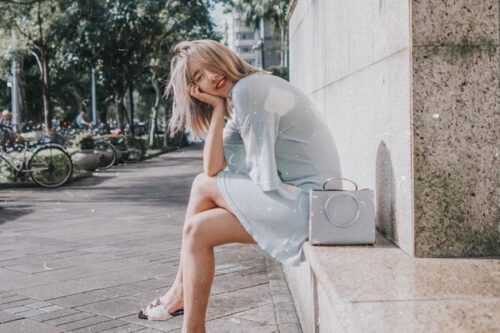 不畏惧他人眼光！Youtuber“Serene”：“跌跌撞撞，我们继续做挚爱世界的人”