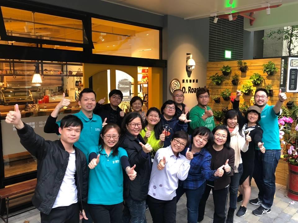 传递快乐的乐龄守护者!智乐活乐龄活动社群:“长辈的笑容,是我们最大的 KPI” 内容图3 女神网-大潮社TV实时追踪属于女人新资讯的综合网站! 传递快乐的乐龄守护者!智乐活乐龄活动社群:“长辈的笑容,是我们最大的 KPI” 专访故事 图3张