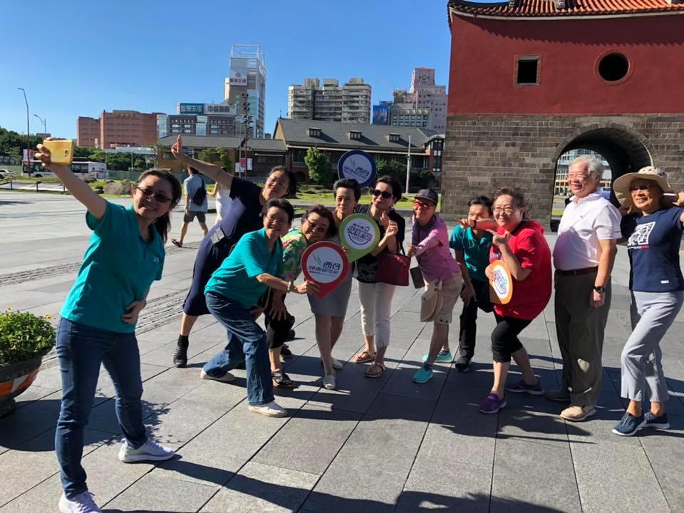 传递快乐的乐龄守护者!智乐活乐龄活动社群:“长辈的笑容,是我们最大的 KPI” 内容图4 女神网-大潮社TV实时追踪属于女人新资讯的综合网站! 传递快乐的乐龄守护者!智乐活乐龄活动社群:“长辈的笑容,是我们最大的 KPI” 专访故事 图4张