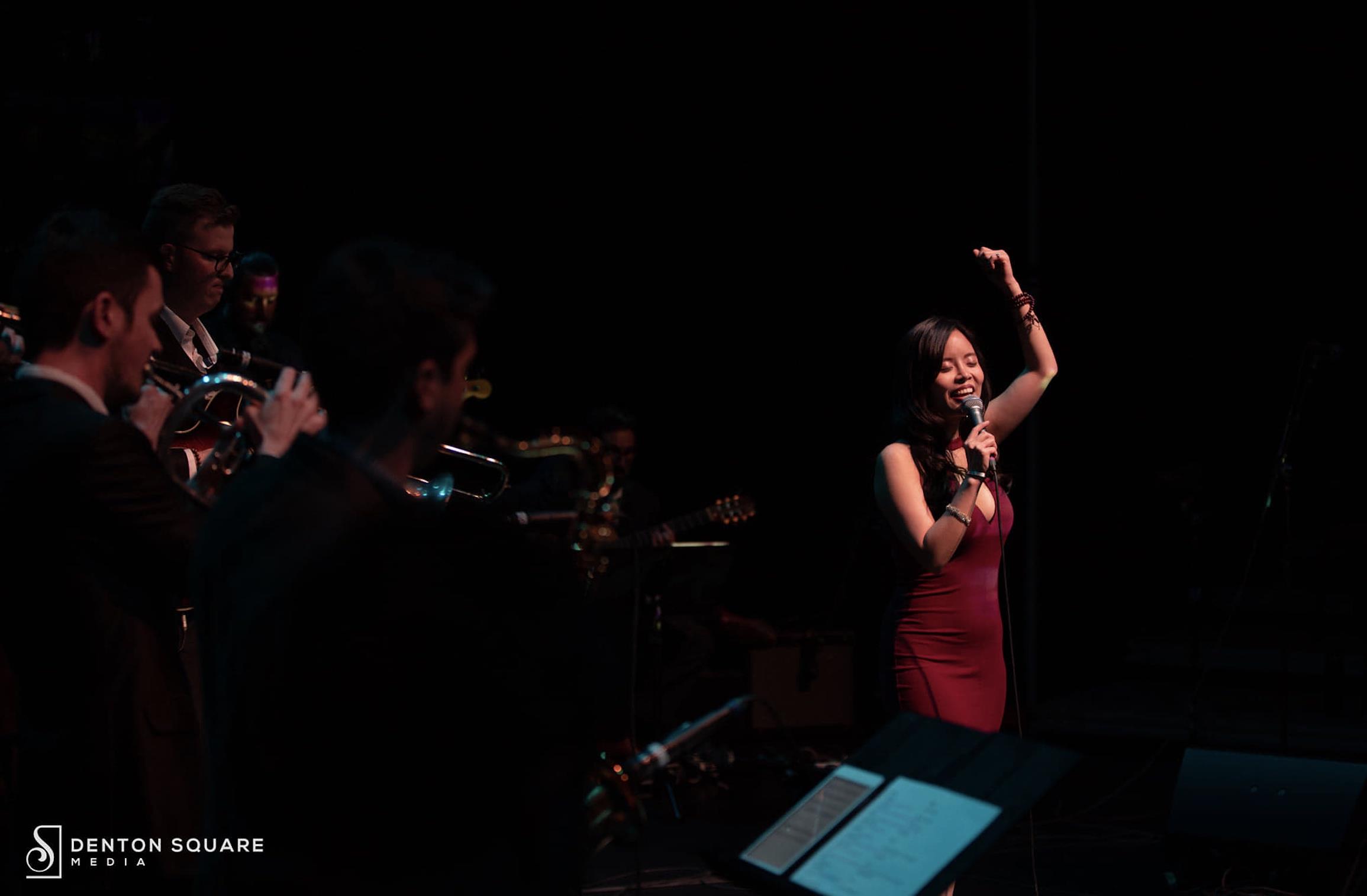 只身赴美展开爵士乐寻觅之旅!颂音爵代主唱刘俐:“让外华人爱上华语爵士” 内容图5 女神网-大潮社TV实时追踪属于女人新资讯的综合网站! 只身赴美展开爵士乐寻觅之旅!颂音爵代主唱刘俐:“让外华人爱上华语爵士” 专访故事 图5张