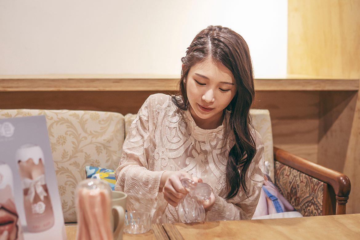 不惧眼光用群众募资跨入情趣市场!郑家纯:“全赴责任感做品牌,将‘性’议题正常化、不需歧视它的存在。” 内容图3 女神网-大潮社TV实时追踪属于女人新资讯的综合网站! 不惧眼光用群众募资跨入情趣市场!郑家纯:“全赴责任感做品牌,将‘性’议题正常化、不需歧视它的存在。” 专访故事 图3张