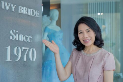 一次的幸福服务，一生的感动回味！艾葳精品婚纱总经理廖嘉今以“爱体贴入微”的专业，为新人创造永恒回忆