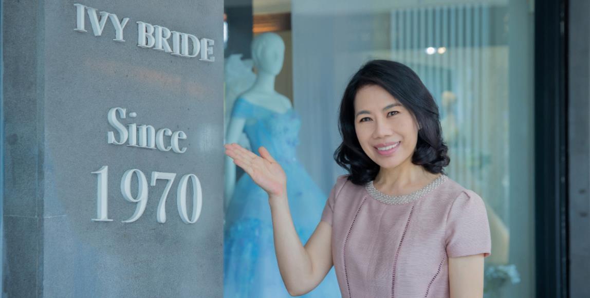 一次的幸福服务,一生的感动回味!艾葳精品婚纱总经理廖嘉今以“爱体贴入微”的专业,为新人创造永恒回忆 内容图1 女神网-大潮社TV实时追踪属于女人新资讯的综合网站! 一次的幸福服务,一生的感动回味!艾葳精品婚纱总经理廖嘉今以“爱体贴入微”的专业,为新人创造永恒回忆 专访故事 图1张