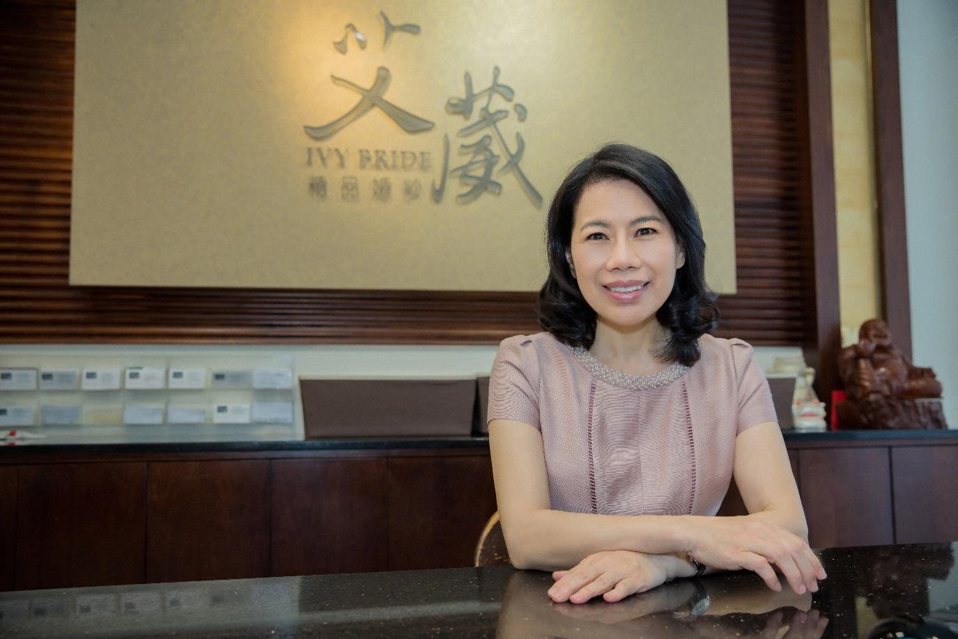 一次的幸福服务,一生的感动回味!艾葳精品婚纱总经理廖嘉今以“爱体贴入微”的专业,为新人创造永恒回忆 内容图7 女神网-大潮社TV实时追踪属于女人新资讯的综合网站! 一次的幸福服务,一生的感动回味!艾葳精品婚纱总经理廖嘉今以“爱体贴入微”的专业,为新人创造永恒回忆 专访故事 图7张