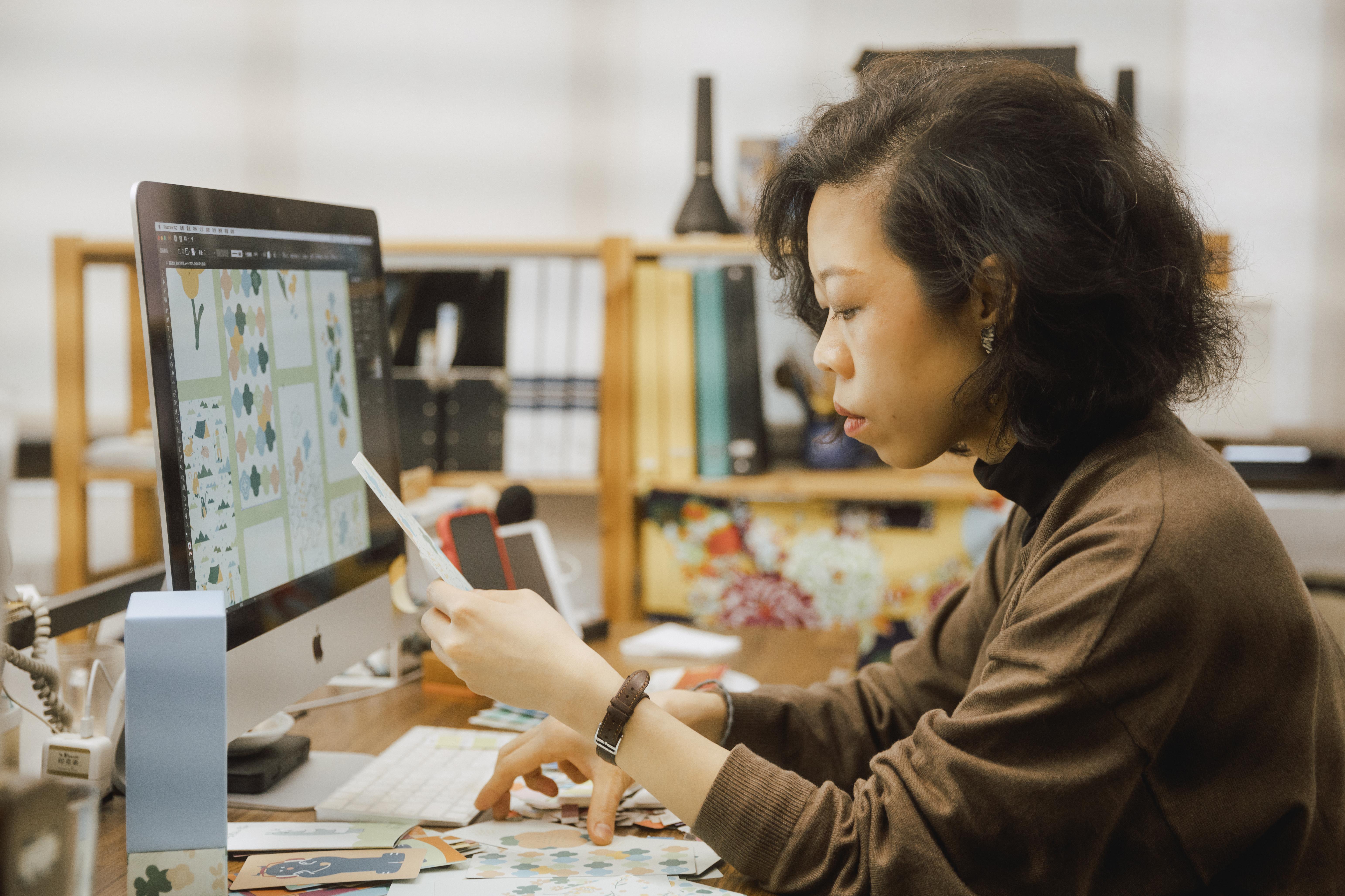 “你我都需要温柔的自愈。”印花乐 X 周慕姿心理师《口袋里的心理师》自我对话牌卡组,开展认识自己的练习 内容图4 女神网-大潮社TV实时追踪属于女人新资讯的综合网站! “你我都需要温柔的自愈。”印花乐 X 周慕姿心理师《口袋里的心理师》自我对话牌卡组,开展认识自己的练习 专访故事 图4张