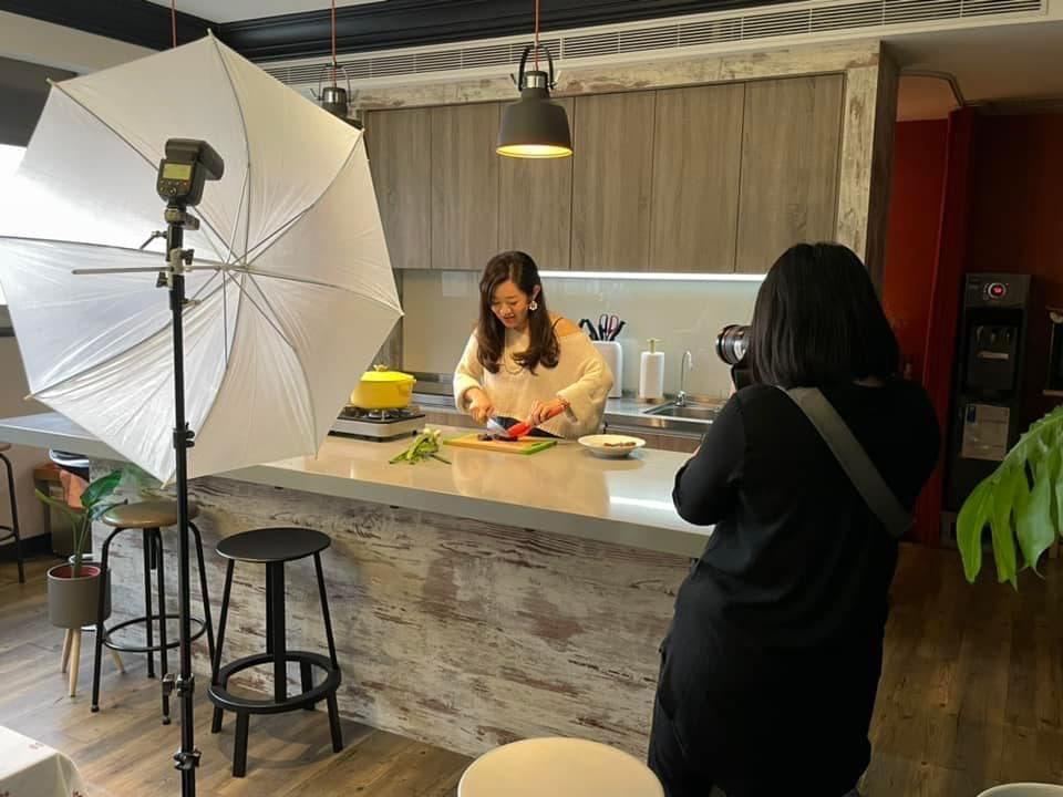 4 宝妈的团购主养成术:小农艳妇每周“准时上菜”:善用多元管道,分享新鲜好滋味 内容图7 女神网-大潮社TV实时追踪属于女人新资讯的综合网站! 4 宝妈的团购主养成术:小农艳妇每周“准时上菜”:善用多元管道,分享新鲜好滋味 专访故事 图7张