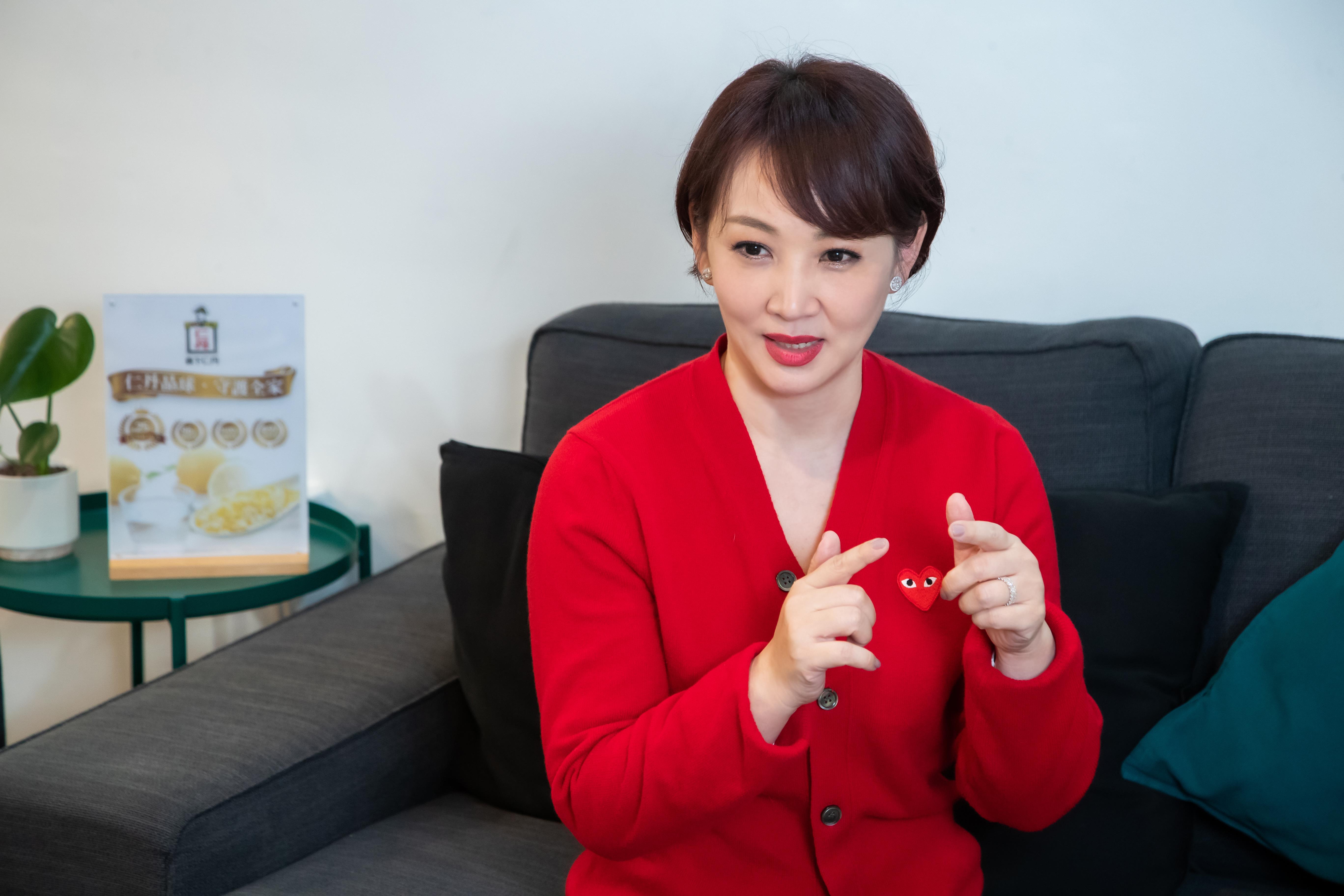 “好门媳妇”郁方的健康幸福人生:让正向的信念,引领我们步入顺畅人生! 内容图2 女神网-大潮社TV实时追踪属于女人新资讯的综合网站! “好门媳妇”郁方的健康幸福人生:让正向的信念,引领我们步入顺畅人生! 专访故事 图2张