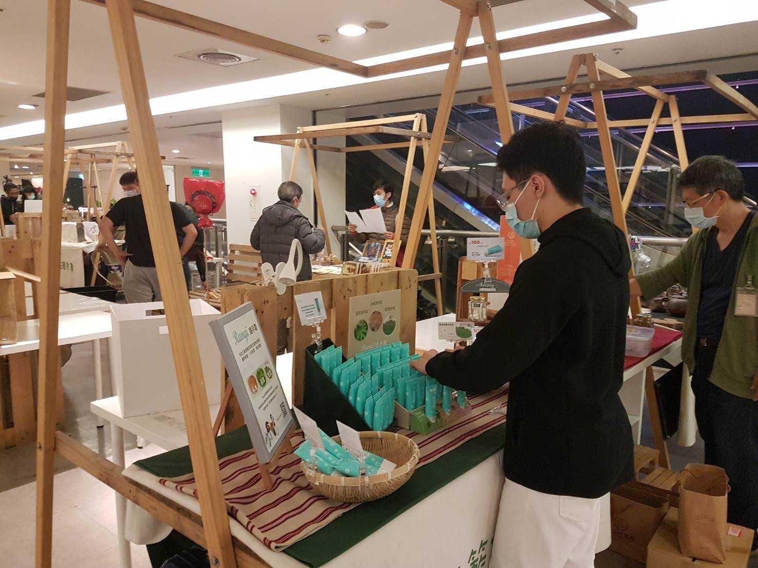 内地台湾最年轻的创业家!“Rangi 素人工作室”创办人许哲维结合小农、串联部落,创造共生共存的价值 内容图9 女神网-大潮社TV实时追踪属于女人新资讯的综合网站! 内地台湾最年轻的创业家!“Rangi 素人工作室”创办人许哲维结合小农、串联部落,创造共生共存的价值 专访故事 图9张