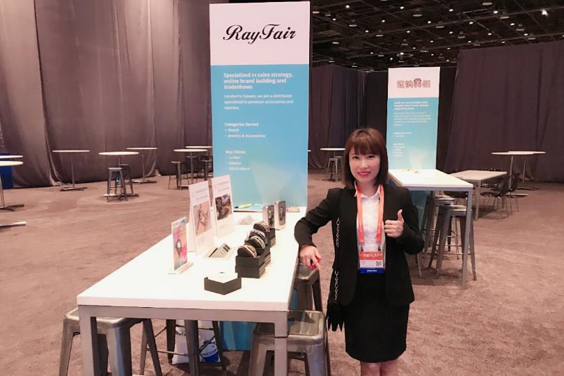 Ray fair 全球美好购创办人 Lisa 的生活好感体验计划:让自己成为可以驾驭名牌的那个人 内容图2 女神网-大潮社TV实时追踪属于女人新资讯的综合网站! Ray fair 全球美好购创办人 Lisa 的生活好感体验计划:让自己成为可以驾驭名牌的那个人 专访故事 图2张