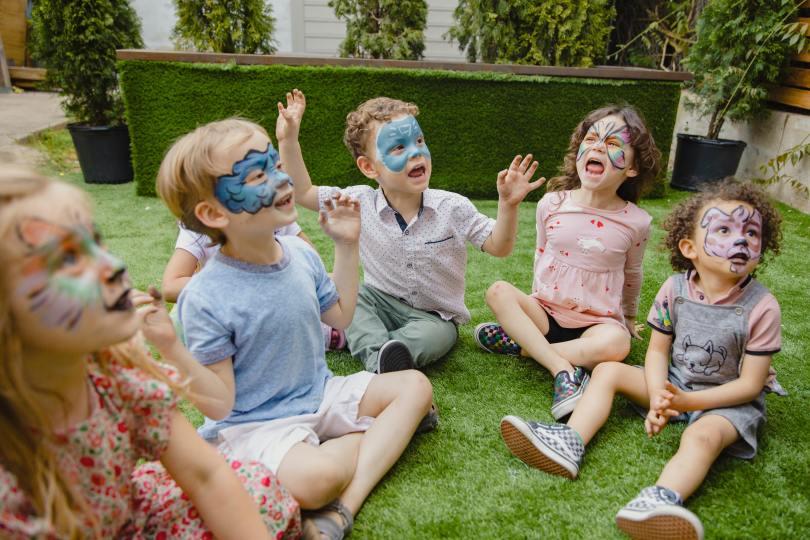 家长不再花大钱买 Elsa!自制孩子万圣节造型:旧衣物做剪裁、环保纸材 DIY 显创意 内容图3 女神网-大潮社TV实时追踪属于女人新资讯的综合网站! 家长不再花大钱买 Elsa!自制孩子万圣节造型:旧衣物做剪裁、环保纸材 DIY 显创意 愈心灵 图3张