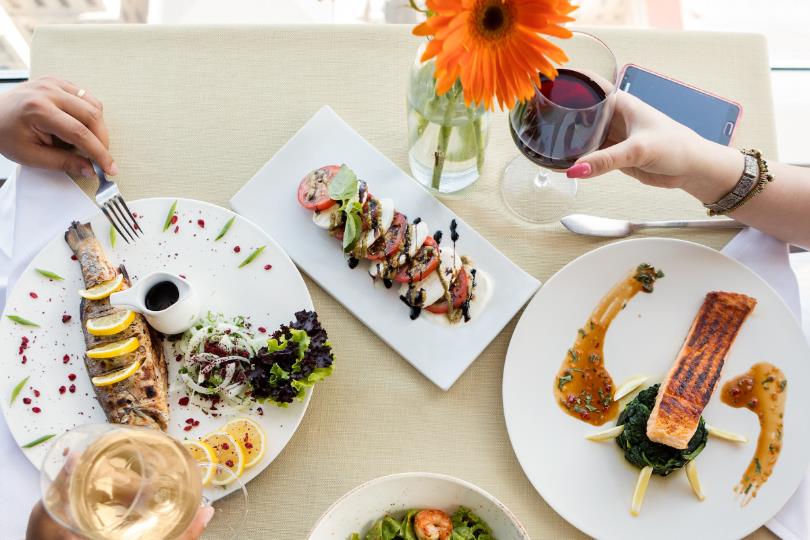 《两个女人住一起:非关爱情的同居时代》:打破既有公式,看见“家”的不同形式 内容图1 女神网-大潮社TV实时追踪属于女人新资讯的综合网站! 《两个女人住一起:非关爱情的同居时代》:打破既有公式,看见“家”的不同形式 愈心灵 图1张