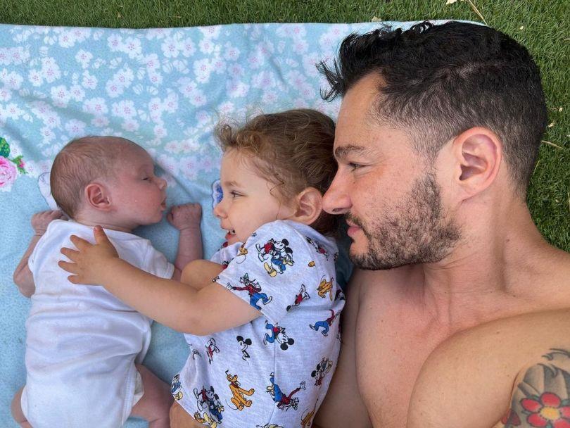 跨性别夫妻育二儿女,消除大众对性别的偏见:“我们都是正常人,不是怪胎。” 内容图1 女神网-大潮社TV实时追踪属于女人新资讯的综合网站! 跨性别夫妻育二儿女,消除大众对性别的偏见:“我们都是正常人,不是怪胎。” 愈心灵 图1张