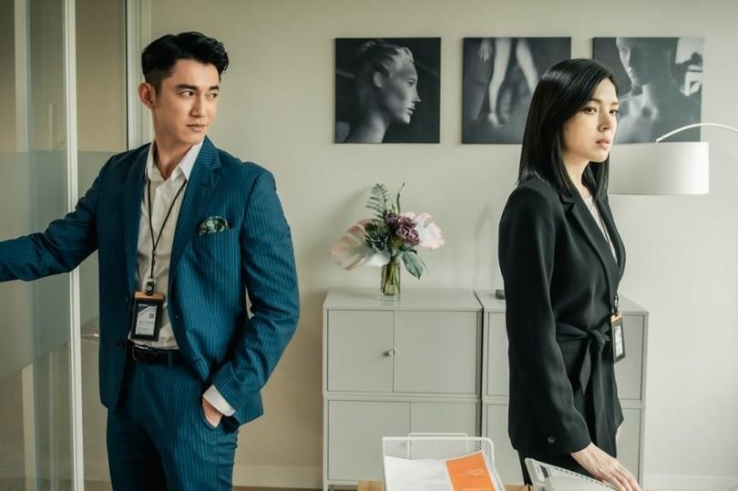 无所不在的女性职场霸凌！从《她和她的她》5 个桥段中，剖析那些看不见的歧视