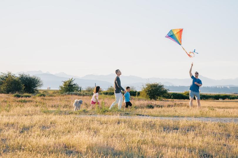 同志家庭的亲子教养课题:《两个爸爸》他们的故事证明“爱”无关乎性别 内容图1 女神网-大潮社TV实时追踪属于女人新资讯的综合网站! 同志家庭的亲子教养课题:《两个爸爸》他们的故事证明“爱”无关乎性别 新学堂 图1张