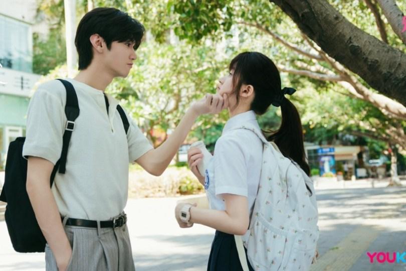 甜宠剧迷必收藏!《偷偷藏不住》吹起校园恋爱风,这 4 部也是校园爱情剧迷必看 内容图1 女神网-大潮社TV实时追踪属于女人新资讯的综合网站! 甜宠剧迷必收藏!《偷偷藏不住》吹起校园恋爱风,这 4 部也是校园爱情剧迷必看 新学堂 图1张