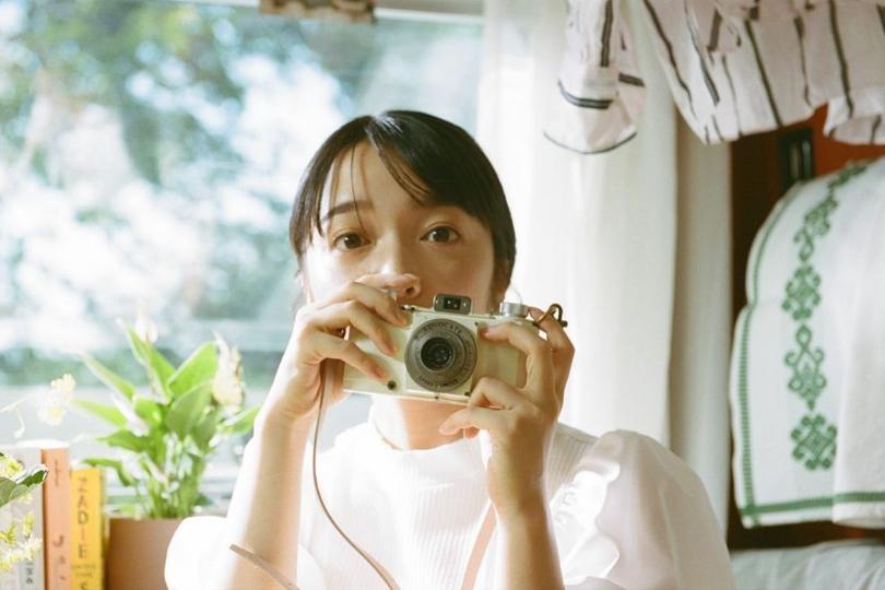 老派式叛逆的邻家女孩:《上白石萌音的心情点滴》,拥抱多人人生继续迈进 内容图1 女神网-大潮社TV实时追踪属于女人新资讯的综合网站! 老派式叛逆的邻家女孩:《上白石萌音的心情点滴》,拥抱多人人生继续迈进 新学堂 图1张