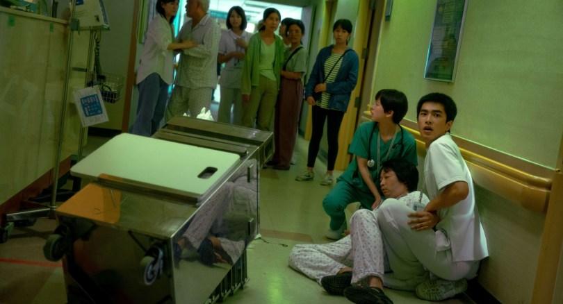 金马影展开幕片《疫起》:改编自 SARS 封院事件,纪录疫情时代的人性光辉 | 女神网 内容图2 女神网-大潮社TV实时追踪属于女人新资讯的综合网站! 金马影展开幕片《疫起》:改编自 SARS 封院事件,纪录疫情时代的人性光辉 | 女神网 新学堂 图2张