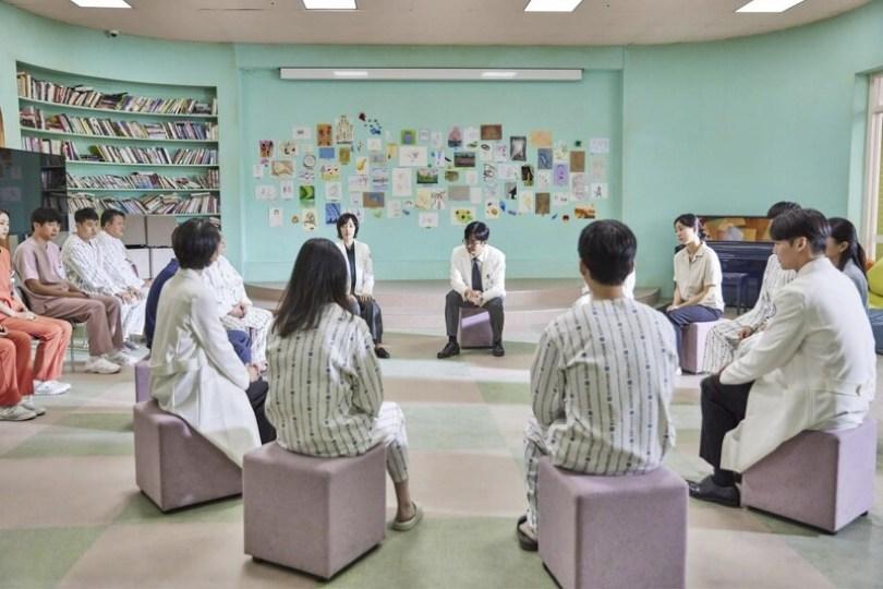 站在临界点的边境之民:《精神病房也会迎来清晨》察觉黑夜来临前的信号,总能迎来美好晨曦 | 女神网 内容图1 女神网-大潮社TV实时追踪属于女人新资讯的综合网站! 站在临界点的边境之民:《精神病房也会迎来清晨》察觉黑夜来临前的信号,总能迎来美好晨曦 | 女神网 新学堂 图1张