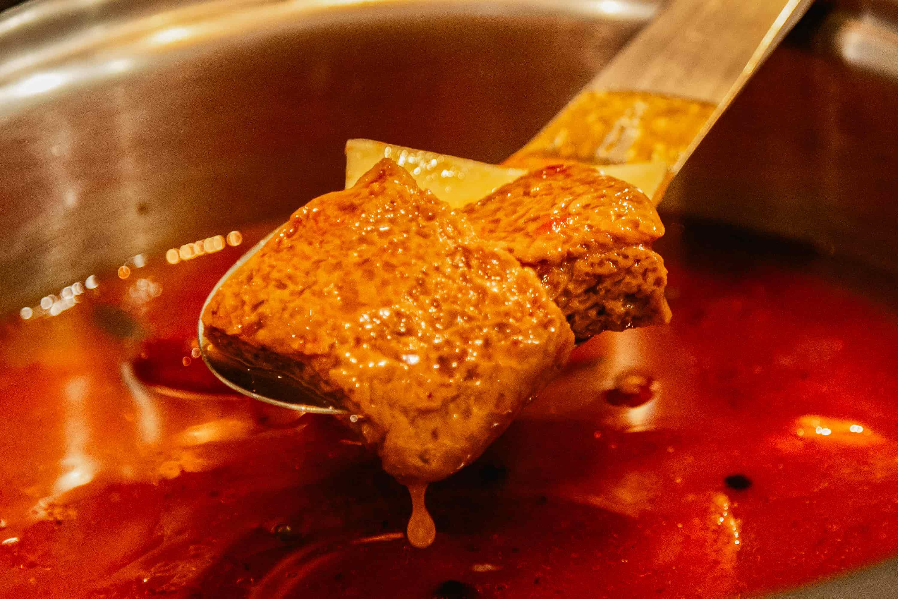 茹素者有福啦！围炉新选项：超香 18 香辣锅+厚实素米血，颠覆你对素食的想像 乐生活 图2张