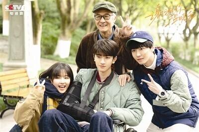 首部“渐冻症”题材电视剧《谢谢你温暖我》:没人能赢过死亡,没关系的,就笑吧! 内容图2 女神网-大潮社TV实时追踪属于女人新资讯的综合网站! 首部“渐冻症”题材电视剧《谢谢你温暖我》:没人能赢过死亡,没关系的,就笑吧! 新学堂 图2张