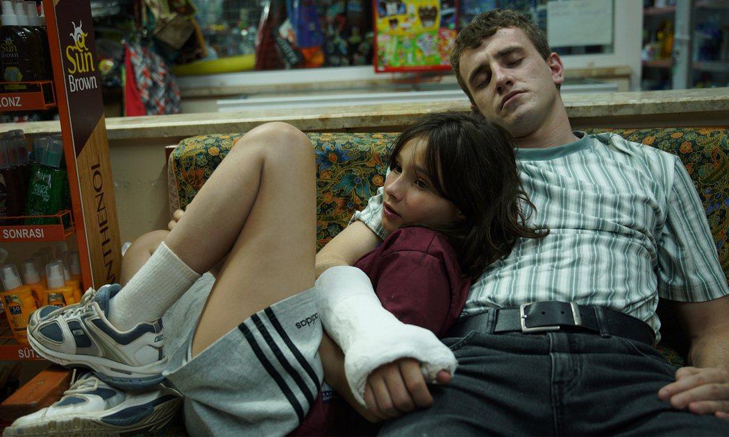 “It's nice we share the same sky.”《日丽》:承载遗憾,试着走出自己的疗愈之路 内容图1 女神网-大潮社TV实时追踪属于女人新资讯的综合网站! “It's nice we share the same sky.”《日丽》:承载遗憾,试着走出自己的疗愈之路 新学堂 图1张