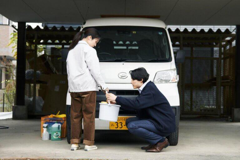 心中怀有些许善意：《长夜尽头的微光》生活的困难仍在，但要有持续走下去的动力 新学堂 图2张