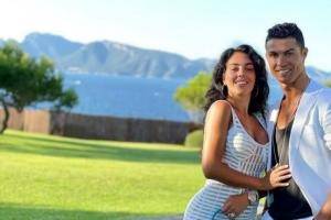 柜姐变贵妇！C罗女友“超凶爆乳”登红毯　私人行径超傻眼