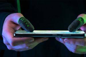 手汗人的救星？Razer 推‘ 电竞指套 ’打游戏不用再怕萤幕淹水！