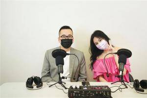 惊世夫妻合体！王世均自豪“很会选女人”洪晓蕾甜笑频点头