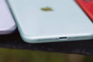 iPhone 的 Lightning 连接埠终于要掰掰了吗？欧盟新提案要求：所有手机都需采用 USB Type-C 来充电