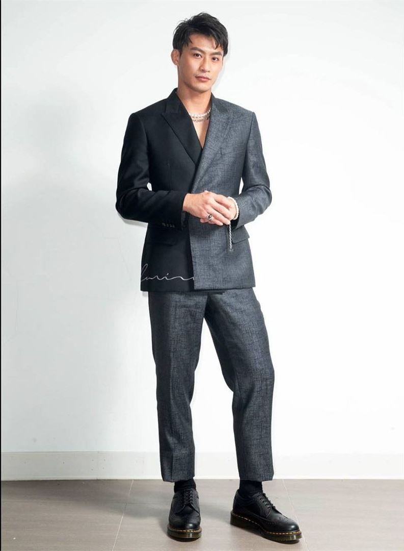 杨勇纬帅照多连发!跨界登金曲:兴奋感动 电力笑容迷翻网 内容图3 潮品文-大潮社旗下实时最新热点娱乐时尚数码等新闻资讯网站!