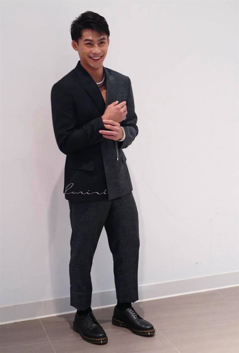 杨勇纬帅照多连发!跨界登金曲:兴奋感动 电力笑容迷翻网 内容图4 潮品文-大潮社旗下实时最新热点娱乐时尚数码等新闻资讯网站!