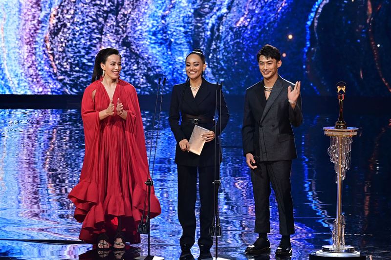 杨勇纬帅照多连发!跨界登金曲:兴奋感动 电力笑容迷翻网 内容图1 潮品文-大潮社旗下实时最新热点娱乐时尚数码等新闻资讯网站!