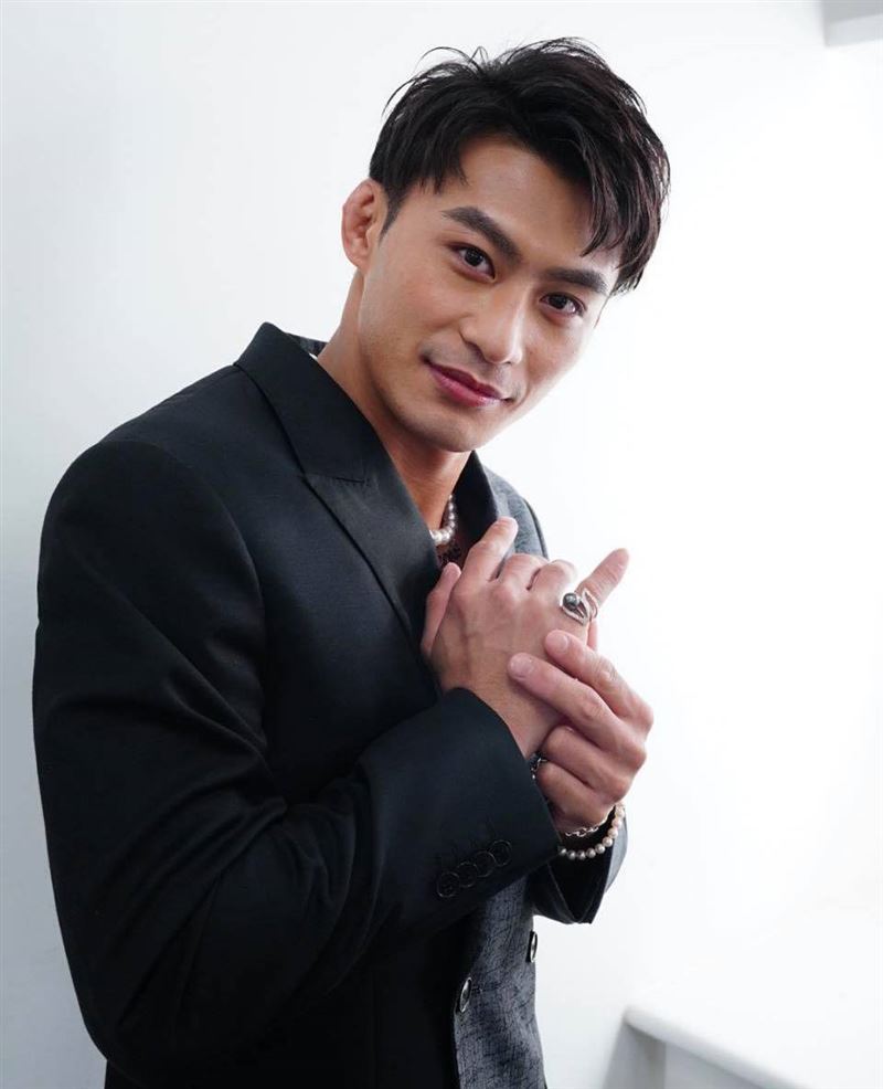 杨勇纬帅照多连发!跨界登金曲:兴奋感动 电力笑容迷翻网 内容图2 潮品文-大潮社旗下实时最新热点娱乐时尚数码等新闻资讯网站!