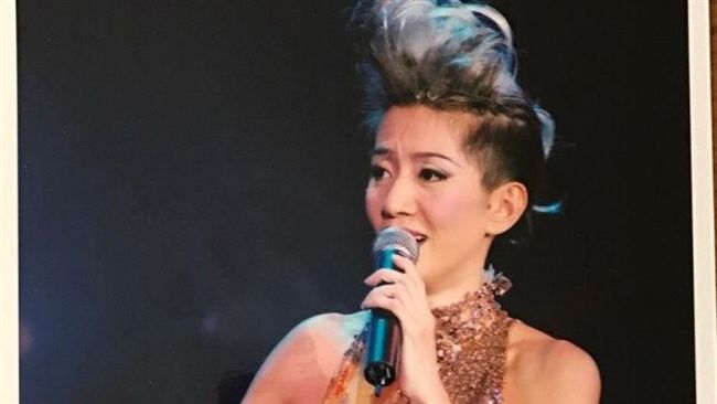 梅艳芳演唱会突倒华仔怀中…粉丝看到她裙底泪崩 时尚资讯 图1张