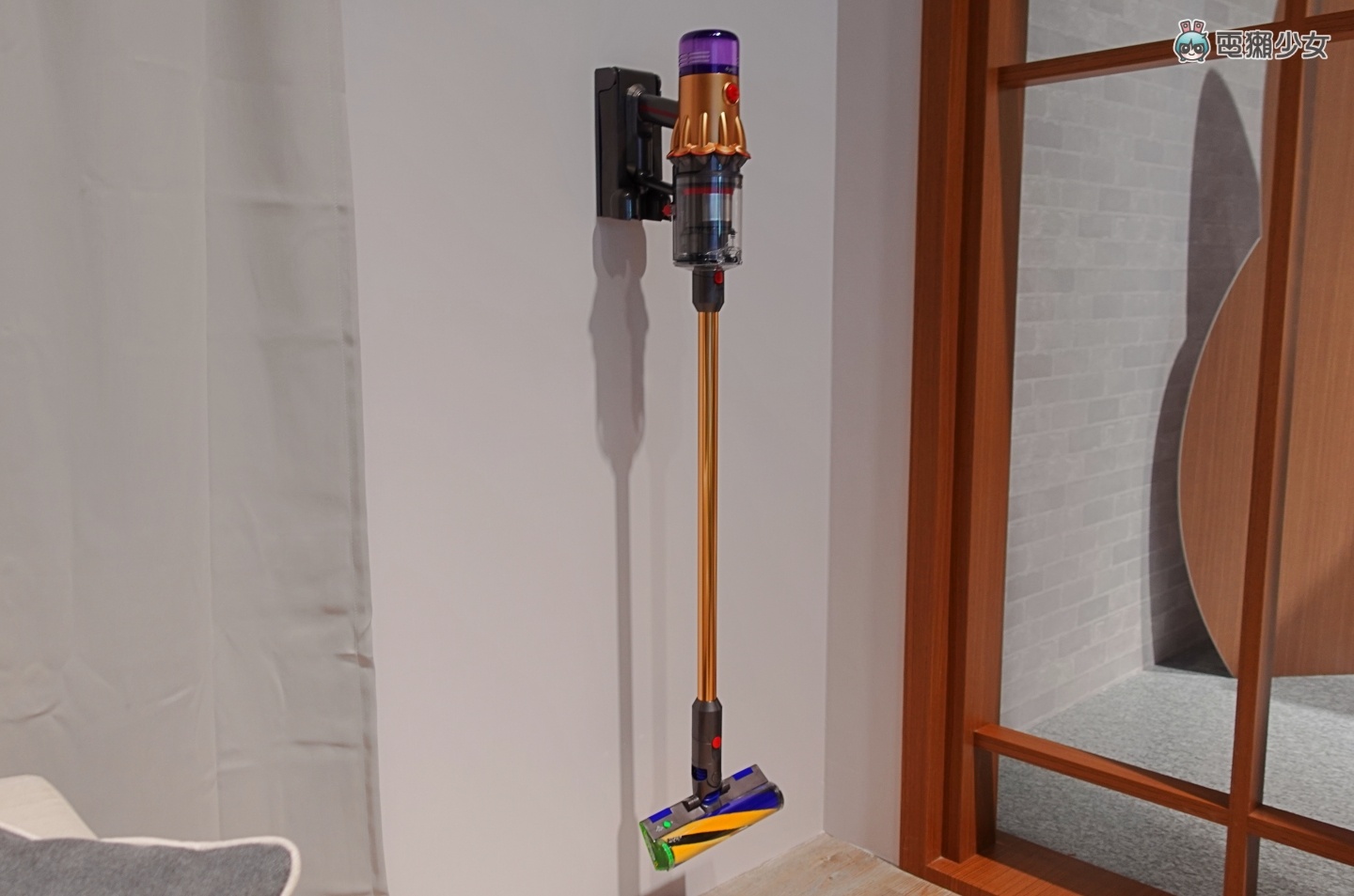 出门|Dyson V12 Detect Slim 手持吸尘器正式登台!雷射侦测、声学感应及灰尘分类统计 三大功能有感升级! 内容图1 潮品文-大潮社旗下实时最新热点娱乐时尚数码等新闻资讯网站! 出门|Dyson V12 Detect Slim 手持吸尘器正式登台!雷射侦测、声学感应及灰尘分类统计 三大功能有感升级!