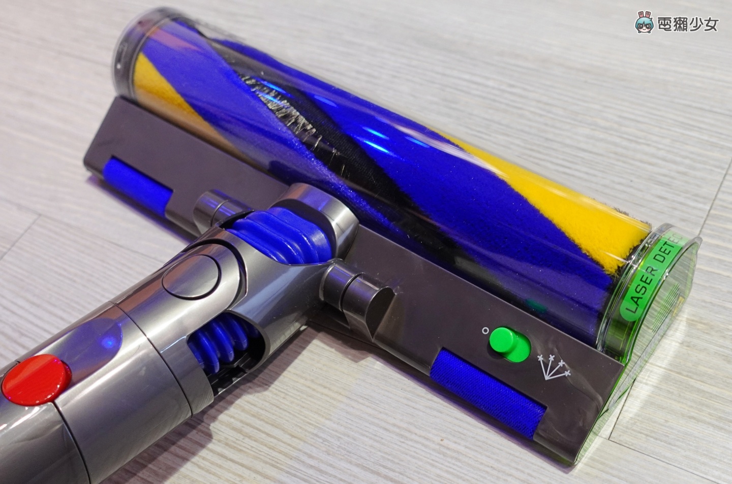 出门|Dyson V12 Detect Slim 手持吸尘器正式登台!雷射侦测、声学感应及灰尘分类统计 三大功能有感升级! 内容图3 潮品文-大潮社旗下实时最新热点娱乐时尚数码等新闻资讯网站! 出门|Dyson V12 Detect Slim 手持吸尘器正式登台!雷射侦测、声学感应及灰尘分类统计 三大功能有感升级!