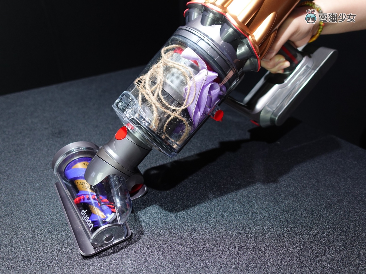 出门|Dyson V12 Detect Slim 手持吸尘器正式登台!雷射侦测、声学感应及灰尘分类统计 三大功能有感升级! 内容图14 潮品文-大潮社旗下实时最新热点娱乐时尚数码等新闻资讯网站! 出门|Dyson V12 Detect Slim 手持吸尘器正式登台!雷射侦测、声学感应及灰尘分类统计 三大功能有感升级!
