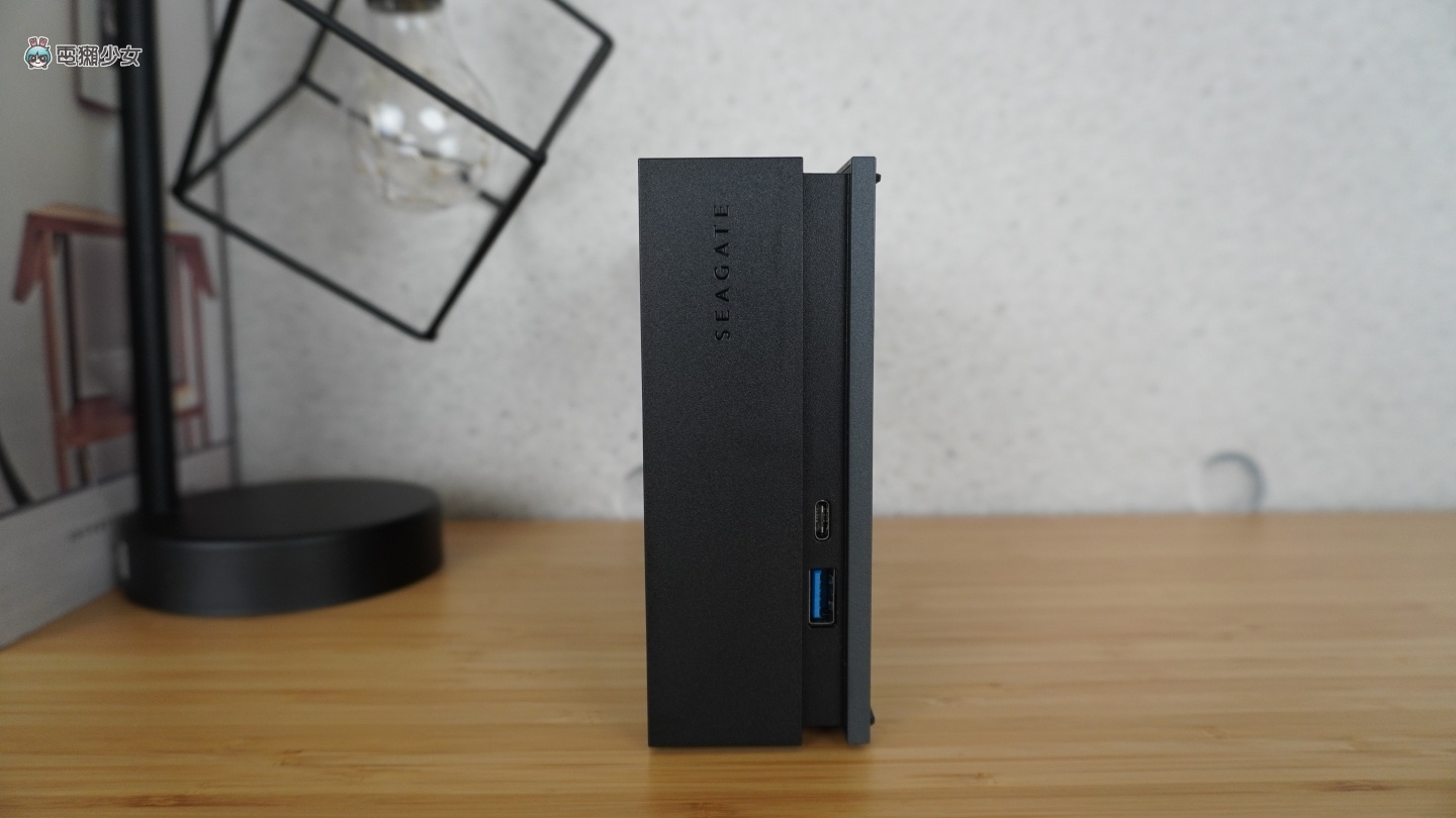 开箱|我的外接硬碟超炫!Seagate FireCuda Gaming Hub 大容量 还有超帅电竞灯效 内容图4 潮品文-大潮社旗下实时最新热点娱乐时尚数码等新闻资讯网站! 开箱|我的外接硬碟超炫!Seagate FireCuda Gaming Hub 大容量 还有超帅电竞灯效