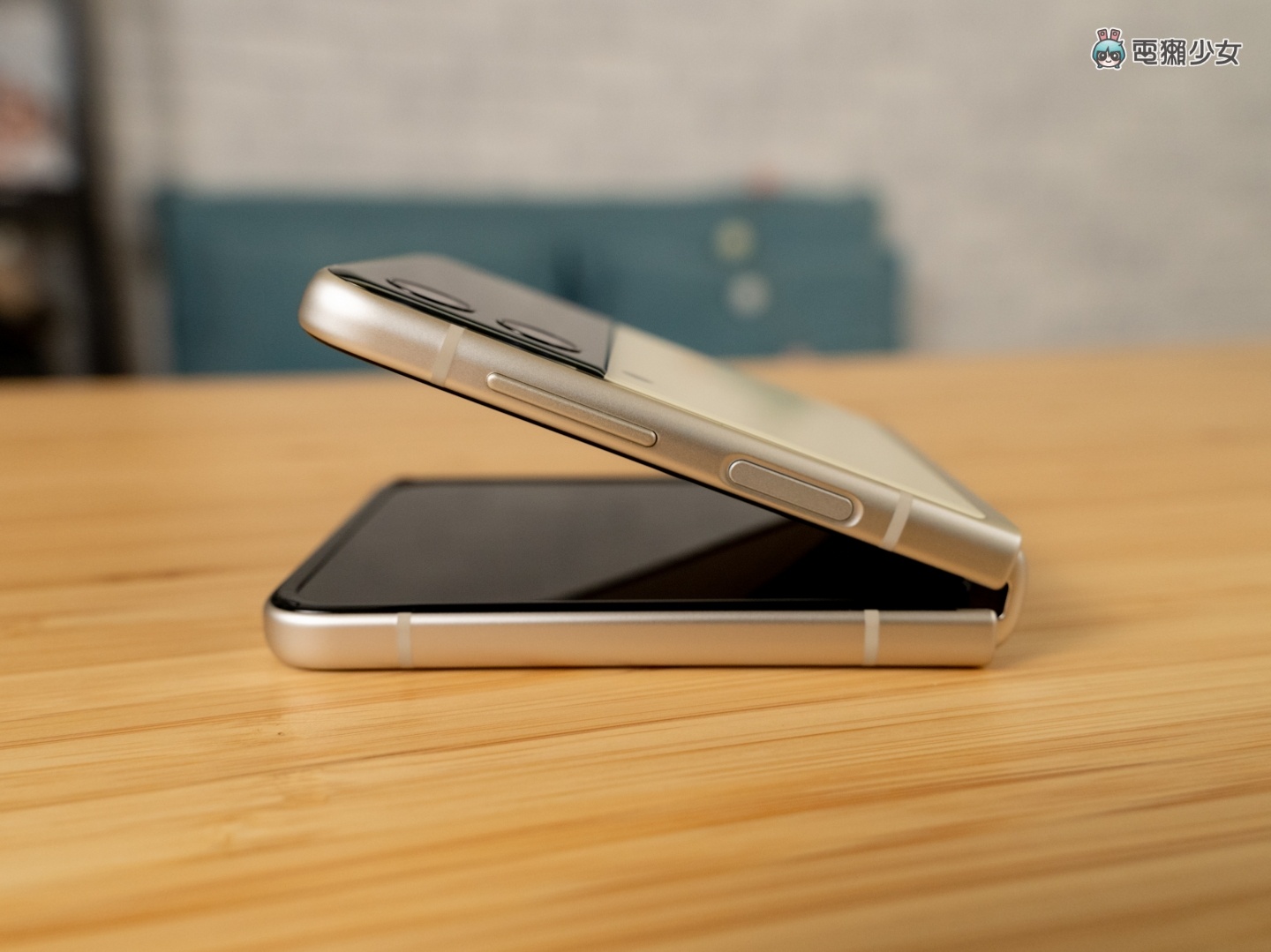 三星双折叠机 Galaxy Z Flip3 5G 和 Galaxy Z Fold3 5G 开箱体验,加入防水、S Pen手写功能更齐全,价格也更亲民 内容图10 潮品文-大潮社旗下实时最新热点娱乐时尚数码等新闻资讯网站! 三星双折叠机 Galaxy Z Flip3 5G 和 Galaxy Z Fold3 5G 开箱体验,加入防水、S Pen手写功能更齐全,价格也更亲民