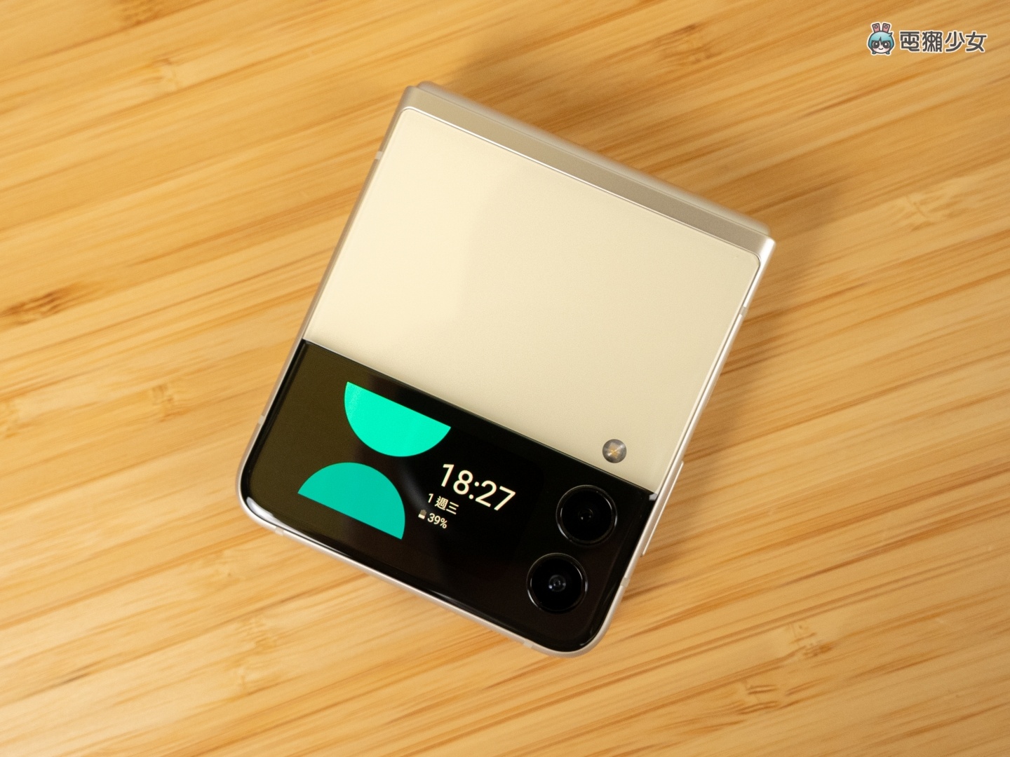 三星双折叠机 Galaxy Z Flip3 5G 和 Galaxy Z Fold3 5G 开箱体验,加入防水、S Pen手写功能更齐全,价格也更亲民 内容图3 潮品文-大潮社旗下实时最新热点娱乐时尚数码等新闻资讯网站! 三星双折叠机 Galaxy Z Flip3 5G 和 Galaxy Z Fold3 5G 开箱体验,加入防水、S Pen手写功能更齐全,价格也更亲民