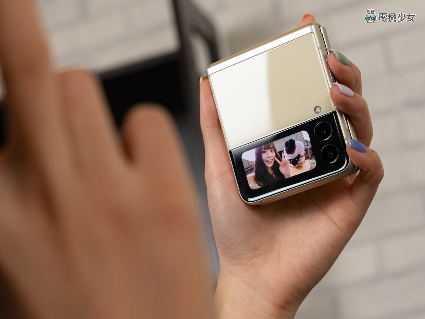 三星双折叠机 Galaxy Z Flip3 5G 和 Galaxy Z Fold3 5G 开箱体验,加入防水、S Pen手写功能更齐全,价格也更亲民 内容图6 潮品文-大潮社旗下实时最新热点娱乐时尚数码等新闻资讯网站! 三星双折叠机 Galaxy Z Flip3 5G 和 Galaxy Z Fold3 5G 开箱体验,加入防水、S Pen手写功能更齐全,价格也更亲民