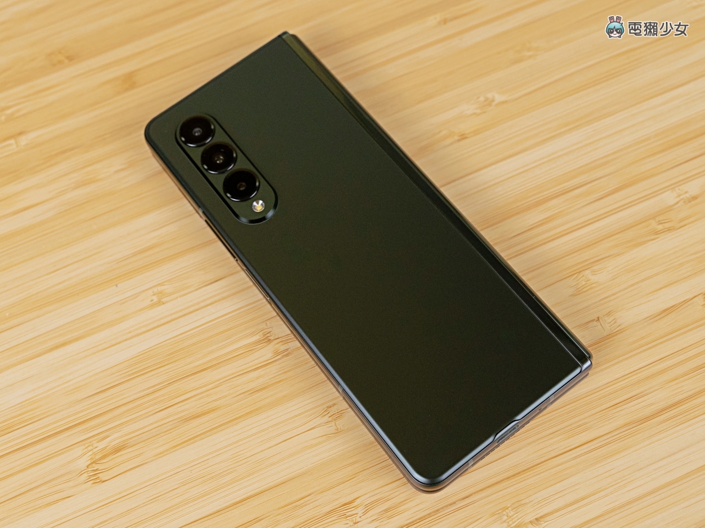 三星双折叠机 Galaxy Z Flip3 5G 和 Galaxy Z Fold3 5G 开箱体验,加入防水、S Pen手写功能更齐全,价格也更亲民 内容图14 潮品文-大潮社旗下实时最新热点娱乐时尚数码等新闻资讯网站! 三星双折叠机 Galaxy Z Flip3 5G 和 Galaxy Z Fold3 5G 开箱体验,加入防水、S Pen手写功能更齐全,价格也更亲民