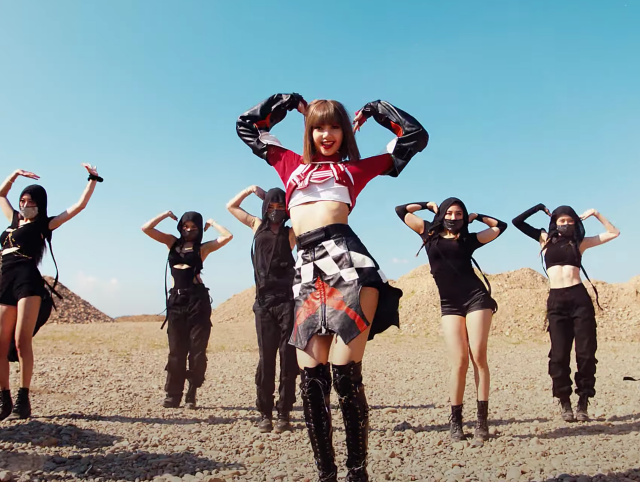Style｜女王《LALISA》终于来了，3分钟MV里狂换超过10个造型！ 更多热点 图4张