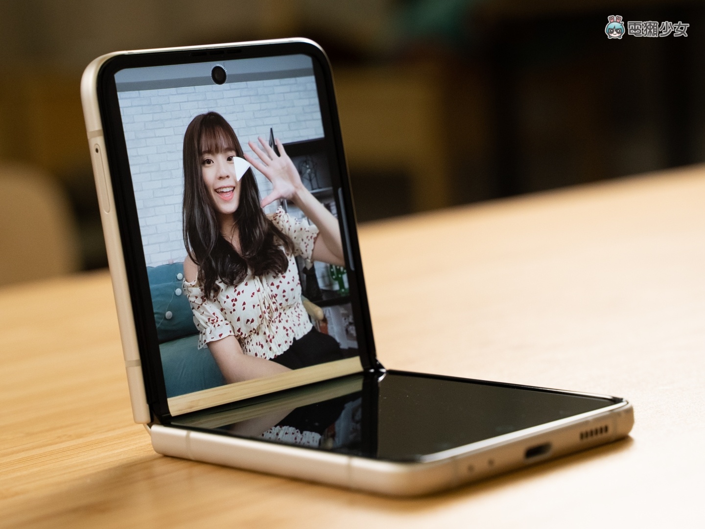 三星双折叠机 Galaxy Z Flip3 5G 和 Galaxy Z Fold3 5G 开箱体验,加入防水、S Pen手写功能更齐全,价格也更亲民 内容图30 潮品文-大潮社旗下实时最新热点娱乐时尚数码等新闻资讯网站! 三星双折叠机 Galaxy Z Flip3 5G 和 Galaxy Z Fold3 5G 开箱体验,加入防水、S Pen手写功能更齐全,价格也更亲民